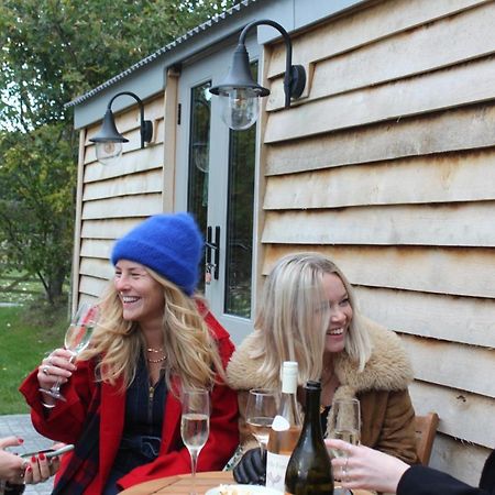 Luxury Shepherds Hut - The Moorhen By The Lake Γιορκ Εξωτερικό φωτογραφία